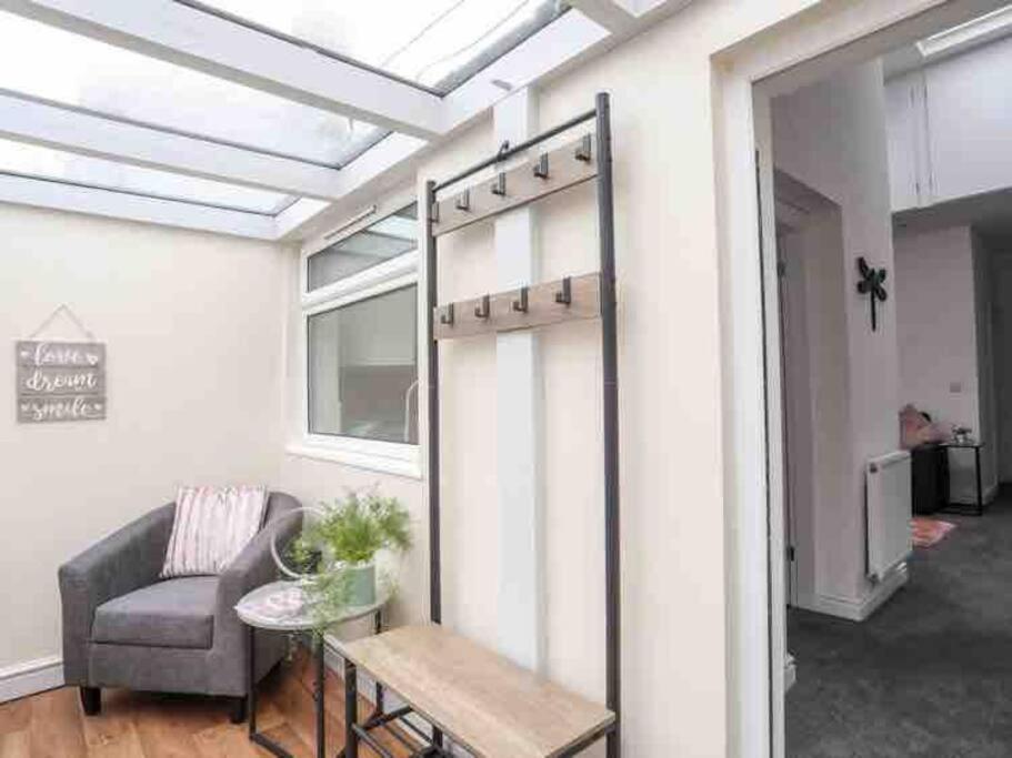Beeches Bach, 1 Bedroom Cottage With Hot Tub Prestatyn Eksteriør billede
